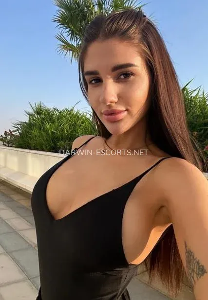 Darwin escorts Åsa — 1