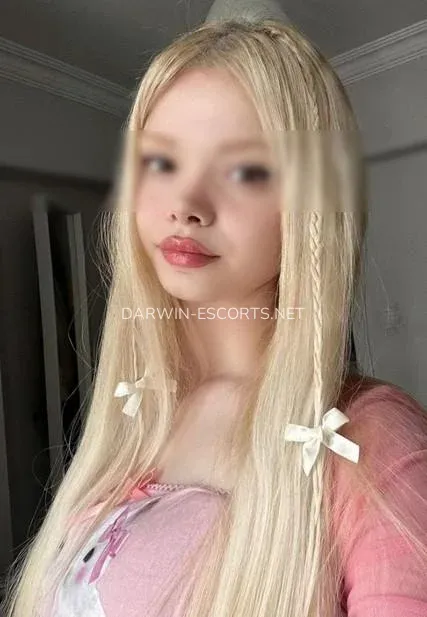 Darwin escorts Jordyn — 4