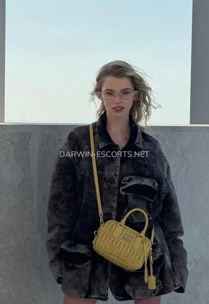 Darwin escorts Isabelle — 2