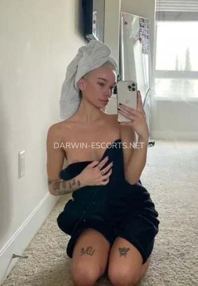 Darwin escorts Nieves — 1