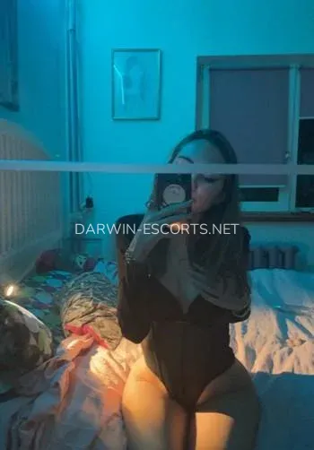Darwin escorts Viktoria — 4
