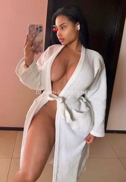 Darwin escorts Märta — 1