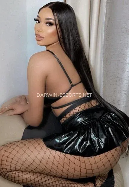 Darwin escorts Maja — 3