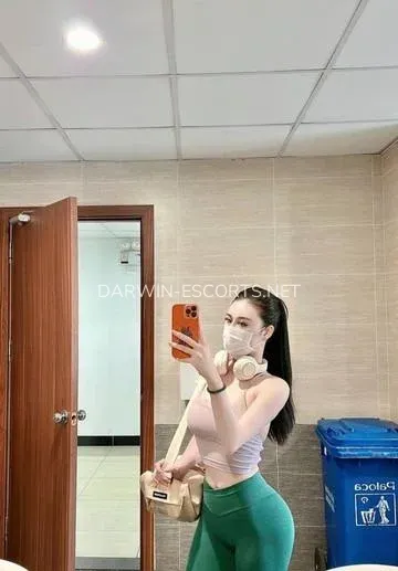 Darwin escorts Germana — 1