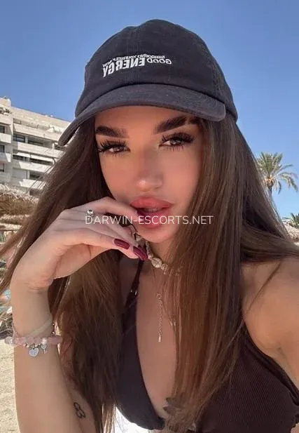 Darwin escorts Constanza — 9