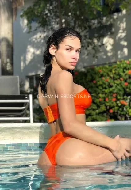Darwin escorts Malin — 2