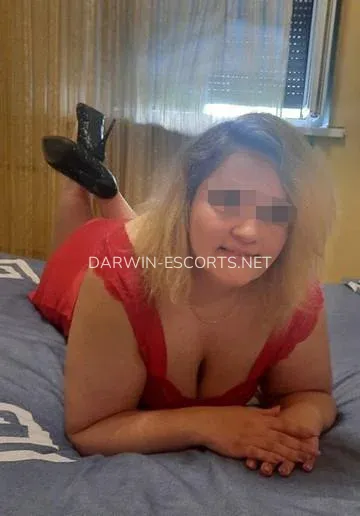 Darwin escorts Ellinor — 5