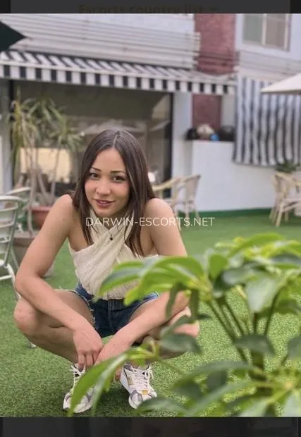Darwin escorts Violante