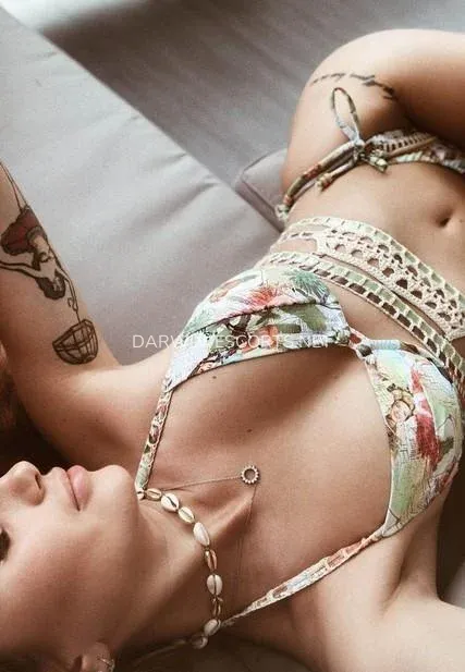 Darwin escorts Molly — 6
