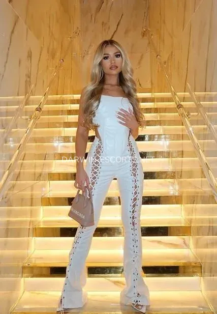 Darwin escorts Lena — 4