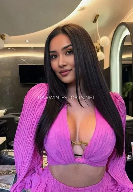Darwin escorts Ellinor — 1