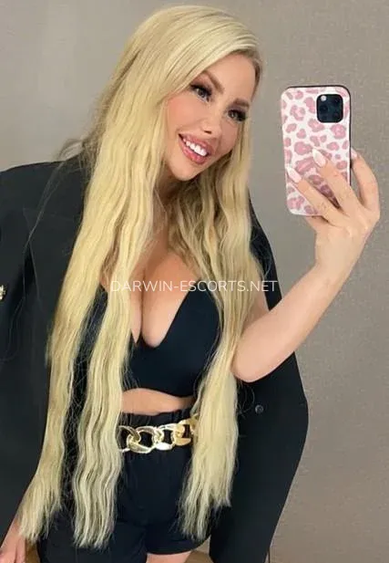 Darwin escorts Mariana — 4