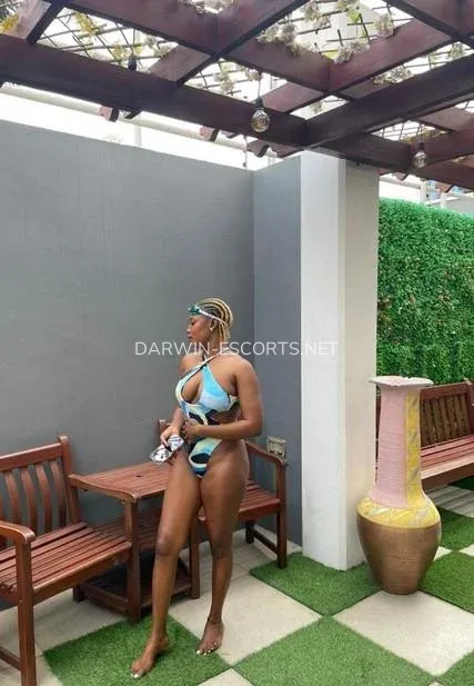 Darwin escorts Frida — 1