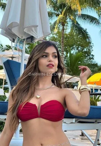 Darwin escorts Lena — 1