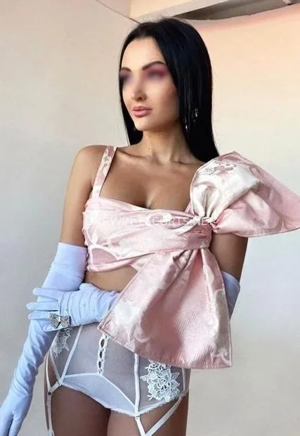 Darwin escorts Layla — 2