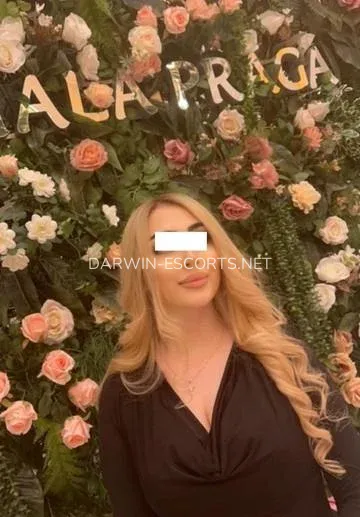 Darwin escorts Amy — 4