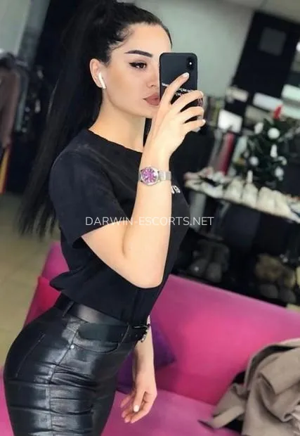 Darwin escorts Viktoria — 2