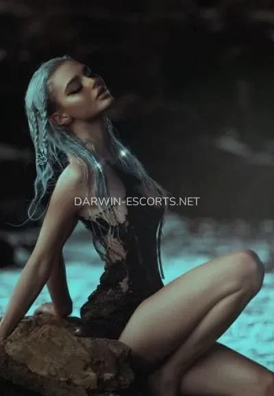 Darwin escorts Emilia — 4