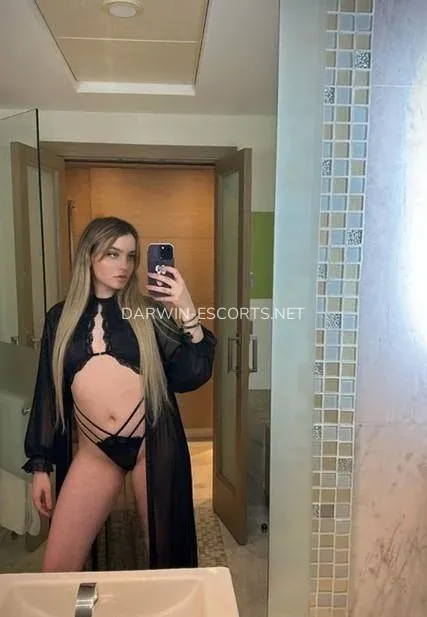 Darwin escorts Elisabeth — 4