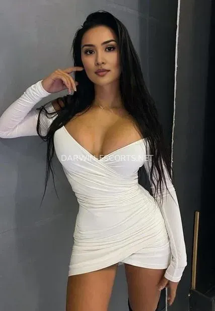 Darwin escorts Ellinor — 6