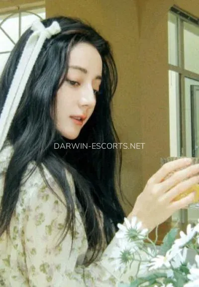 Darwin escorts Helena — 1