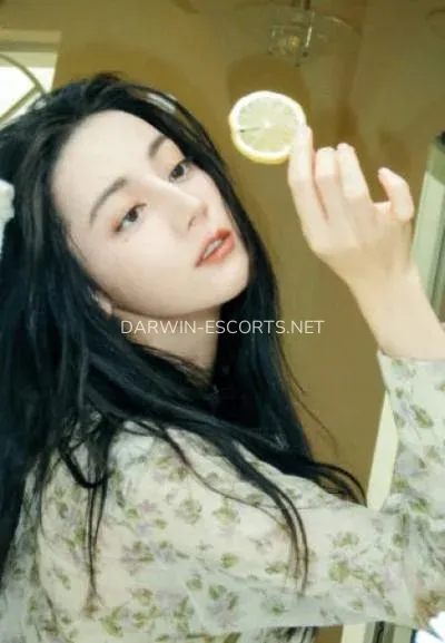 Darwin escorts Helena — 5