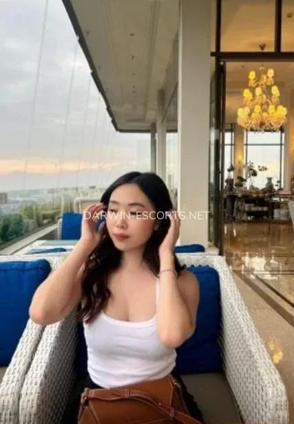 Darwin escorts Erika — 4