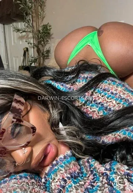 Darwin escorts Anette — 5