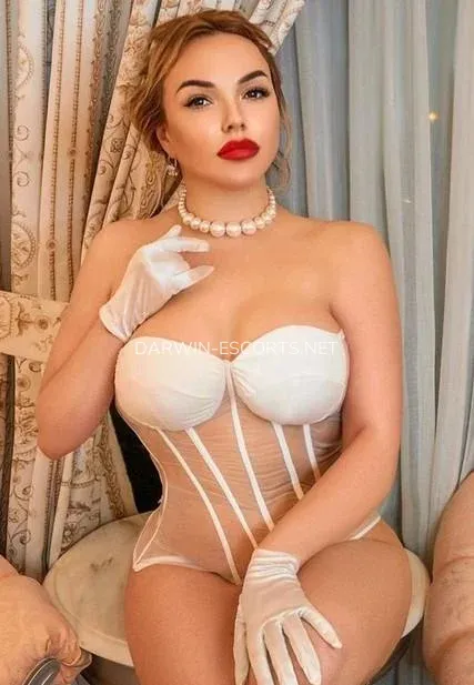 Darwin escorts Lena — 5