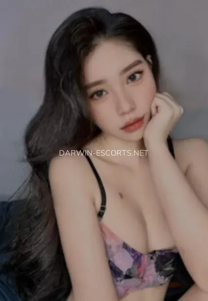 Darwin escorts Viktoria — 3