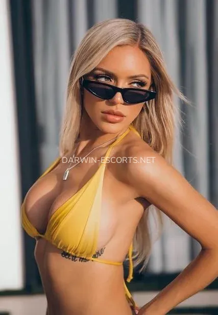 Darwin escorts Kelly — 7