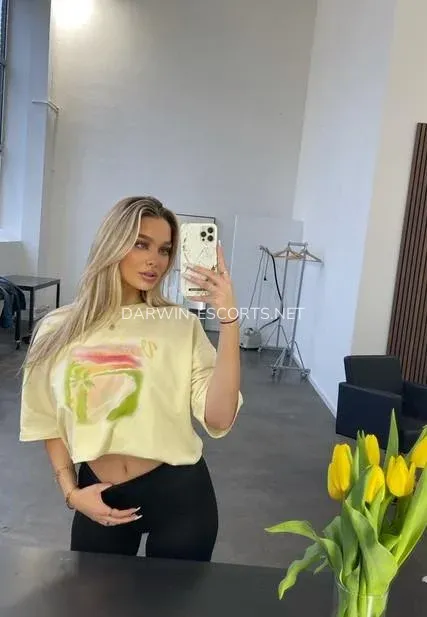 Darwin escorts Isabelle — 7