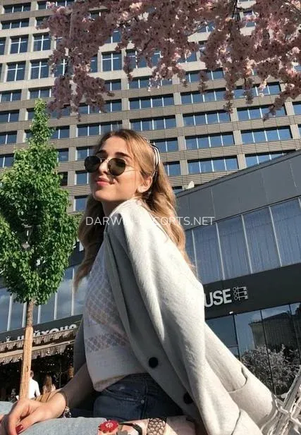 Darwin escorts Chloe — 8