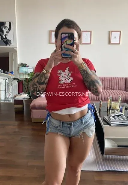 Darwin escorts Clio — 4