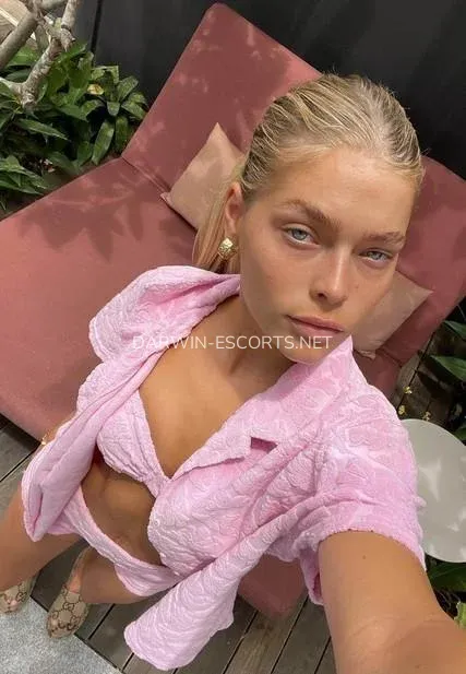 Darwin escorts Jamie — 4