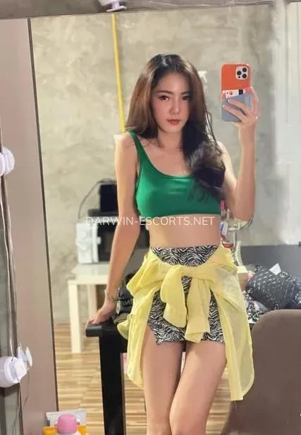 Darwin escorts Isabelle — 8
