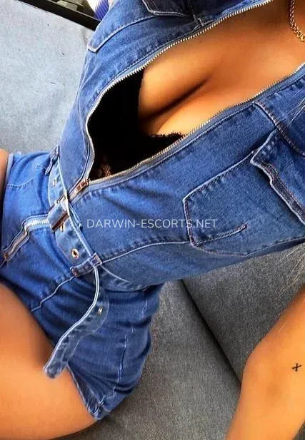 Darwin escorts Britt — 6