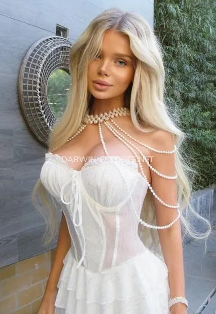 Darwin escorts Lovisa — 2