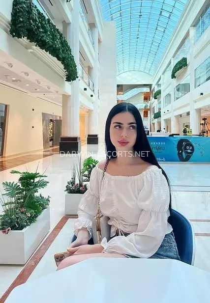 Darwin escorts Gun — 1