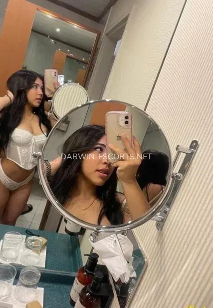 Darwin escorts Maja — 1