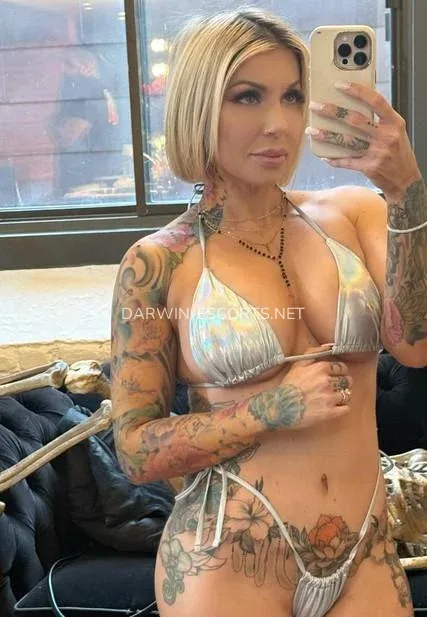 Darwin escorts Clio — 5