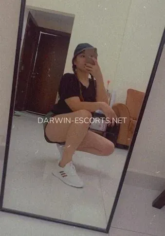 Darwin escorts Margareta — 1