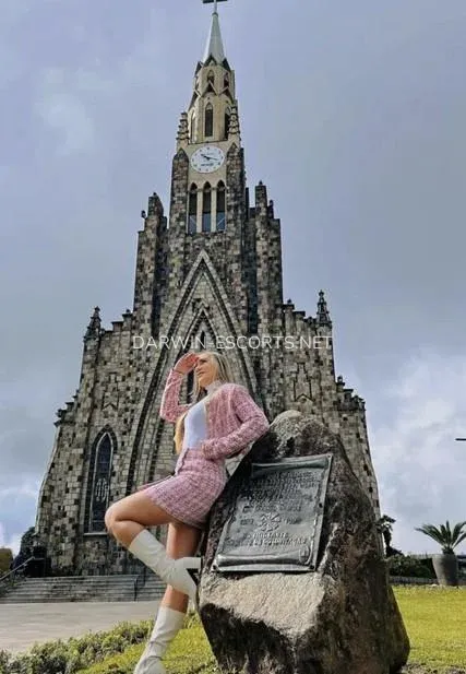 Darwin escorts Diana — 4