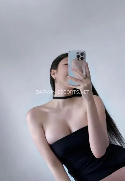 Darwin escorts Ulla — 6