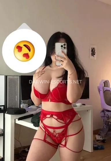 Darwin escorts Gisela — 2