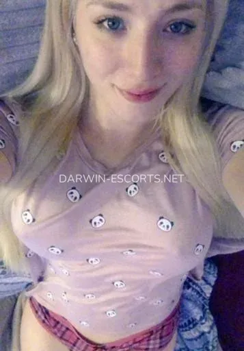 Darwin escorts Almudena — 4