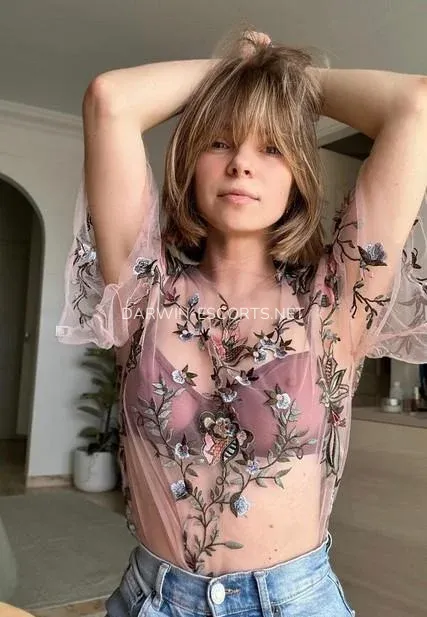 Darwin escorts Germana — 7