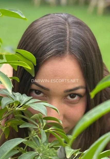 Darwin escorts Almudena — 1