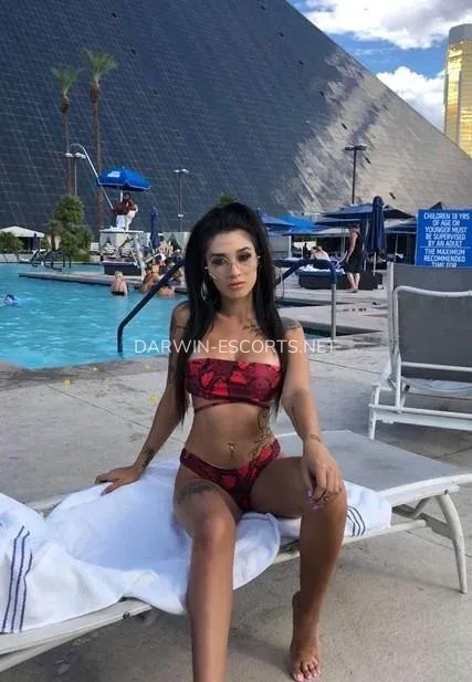 Darwin escorts Natacha — 7