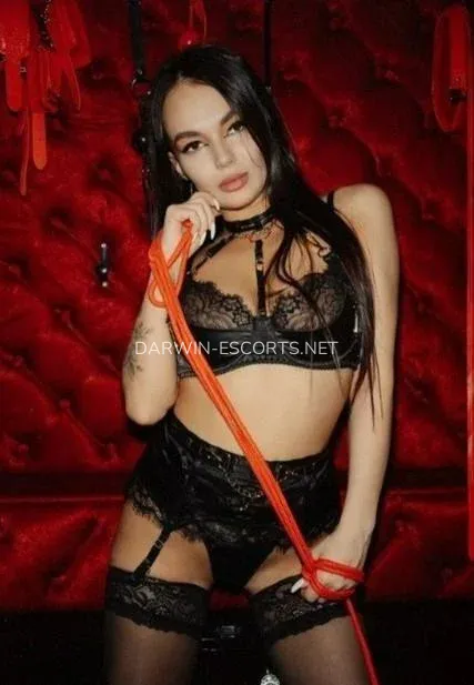 Darwin escorts Constanza — 1